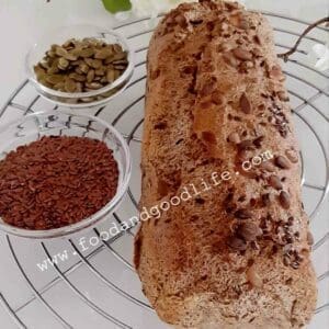 Pane ai semi di lino e zucca, ricetta keto Pane ai semi di lino e zucca. Ricetta keto, paleo e fit.