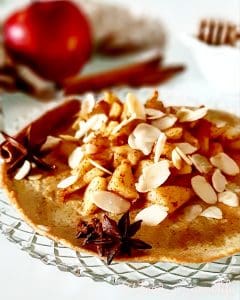 Pancake low carb con mela e cannella Pancake low carb e senza glutine, con mela e cannella