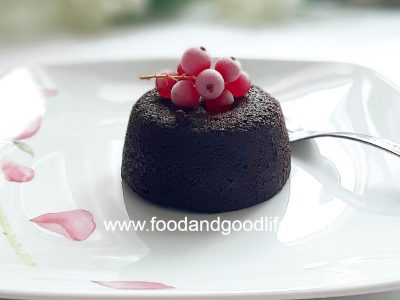 Tortino al cioccolato fondente dal cuore caldo e morbido Tortino al cioccolato fondente