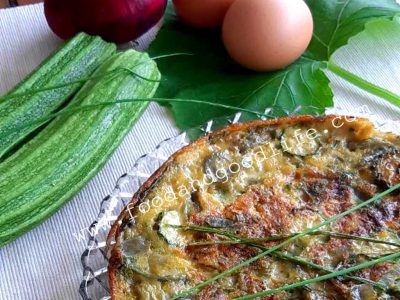 frittata di cipolle e zucchine frittata di cipolla rossa e zucchine romanesche